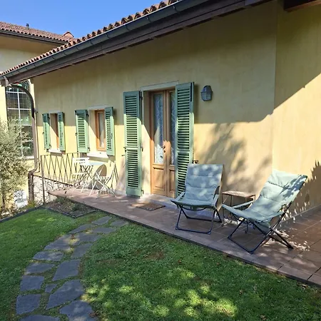 Semesterbostad The Dependance Of The Isabella By The Little River With Private Dedicated Parking Stresa