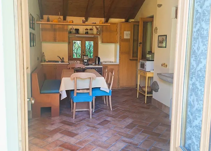 Semesterbostad The Dependance Of The Isabella By The Little River With Private Dedicated Parking Stresa