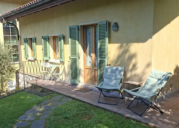 Semesterbostad The Dependance Of The Isabella By The Little River With Private Dedicated Parking Stresa