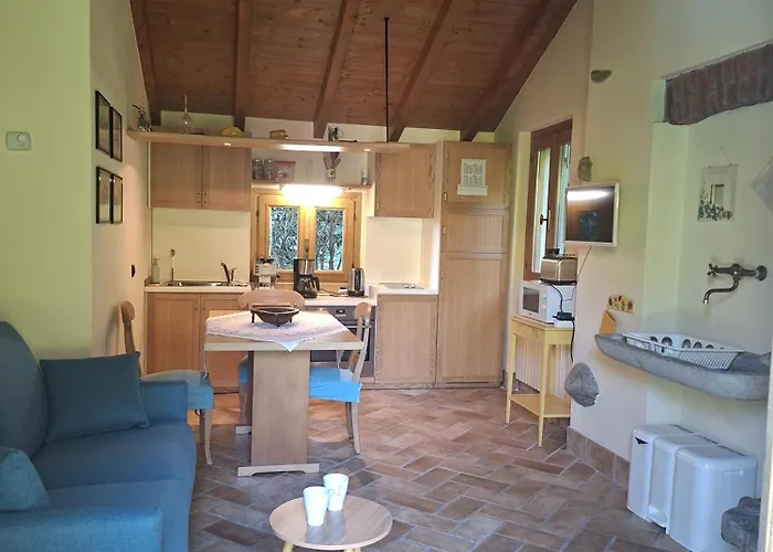 Semesterbostad The Dependance Of The Isabella By The Little River With Private Dedicated Parking Stresa